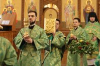 17-«Приидите, людие, Триипостасному Божеству поклонимся, Сыну во Отце, со Святым Духом...». День Святой Троицы в Усть-Каменогорске.