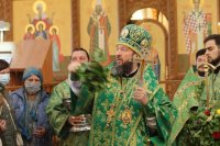 72-«Приидите, людие, Триипостасному Божеству поклонимся, Сыну во Отце, со Святым Духом...». День Святой Троицы в Усть-Каменогорске.