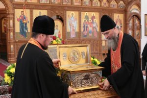 В Андреевский кафедральный собор доставлены мощи святителя Николая, архиепископа Мир Ликийских чудотворца