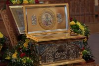 7-В Андреевский кафедральный собор доставлены мощи святителя Николая, архиепископа Мир Ликийских чудотворца