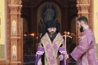 8-В Андреевском кафедральном соборе совершен  чин воздвижения Креста Господня