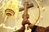 36-В Андреевском кафедральном соборе совершен  чин воздвижения Креста Господня