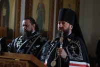 7-Епископ Амфилохий совершил Литургию Преждеосвященных Даров в Троицком  храме Усть-Каменогорска 