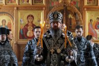 13-Епископ Амфилохий совершил Литургию Преждеосвященных Даров в Троицком  храме Усть-Каменогорска 