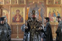 22-Епископ Амфилохий совершил Литургию Преждеосвященных Даров в Троицком  храме Усть-Каменогорска 