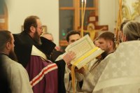 13-В Андреевском кафедральном соборе совершили молебное пение в канун Нового года
