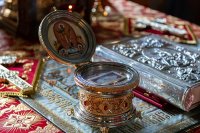 1-Отдание праздника Святой Пасхи. Архиепископ Усть-Каменогорский и Семипалатинский Амфилохий сослужил митрополиту Александру за Литургией в Никольском соборе Южной столицы.