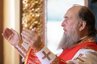 3-Отдание праздника Святой Пасхи. Архиепископ Усть-Каменогорский и Семипалатинский Амфилохий сослужил митрополиту Александру за Литургией в Никольском соборе Южной столицы.