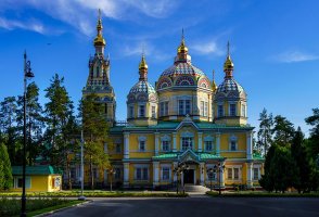 В праздник Вознесения Господня управляющий Усть-Каменогорской и Семипалатинской епархией сослужил Главе Митрополичьего округа за Литургией в Вознесенском соборе Южной столицы