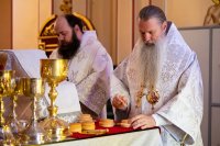 2-В праздник Вознесения Господня управляющий Усть-Каменогорской и Семипалатинской епархией сослужил Главе Митрополичьего округа за Литургией в Вознесенском соборе Южной столицы