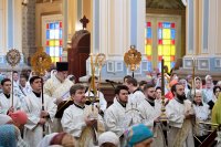 9-В праздник Вознесения Господня управляющий Усть-Каменогорской и Семипалатинской епархией сослужил Главе Митрополичьего округа за Литургией в Вознесенском соборе Южной столицы