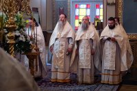 14-В праздник Вознесения Господня управляющий Усть-Каменогорской и Семипалатинской епархией сослужил Главе Митрополичьего округа за Литургией в Вознесенском соборе Южной столицы