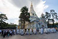 22-В праздник Вознесения Господня управляющий Усть-Каменогорской и Семипалатинской епархией сослужил Главе Митрополичьего округа за Литургией в Вознесенском соборе Южной столицы
