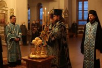 16-Накануне праздника Введения во храм Пресвятой Богородицы Управляющий Усть-Каменогорской и Семипалатинской епархией совершил всенощное бдение в Андреевском кафедральном соборе