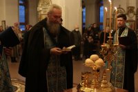 17-Накануне праздника Введения во храм Пресвятой Богородицы Управляющий Усть-Каменогорской и Семипалатинской епархией совершил всенощное бдение в Андреевском кафедральном соборе