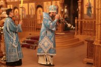 22-Накануне праздника Введения во храм Пресвятой Богородицы Управляющий Усть-Каменогорской и Семипалатинской епархией совершил всенощное бдение в Андреевском кафедральном соборе