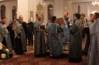 28-Накануне праздника Введения во храм Пресвятой Богородицы Управляющий Усть-Каменогорской и Семипалатинской епархией совершил всенощное бдение в Андреевском кафедральном соборе