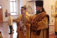 8-В день памяти святителя Амфилохия Иконийского Управляющий Усть-Каменогорской и Семипалатинской епархией  совершил Божественную Литургию в главном храме епархии