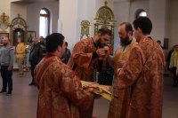 9-В Неделю жен-мироносиц архиепископ Амфилохий совершил Божественную Литургию в Андреевском кафедральном соборе