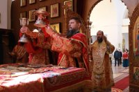 38-В Неделю жен-мироносиц архиепископ Амфилохий совершил Божественную Литургию в Андреевском кафедральном соборе