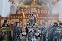 9-Епископ Амфилохий возглавил служение Божественной Литургии Преждеосвященных Даров