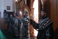 17-Епископ Амфилохий возглавил служение Божественной Литургии Преждеосвященных Даров