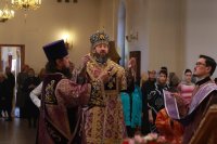 3-В Неделю 5-ю Великого поста епископ Амфилохий совершил Божественную Литургию в Андреевском кафедральном соборе