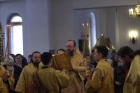 6-В Андреевском соборе торжественно встретили чтимую икону Божией Матери