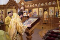 9-В Андреевском соборе торжественно встретили чтимую икону Божией Матери
