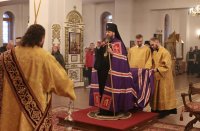 3-Архиепископ Амфилохий совершил Божественную Литургию в главном храме Восточного Казахстана