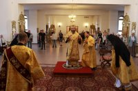 3-В день памяти святых Царственных мучеников архиепископ Амфилохий совершил Божественную Литургию в Андреевском кафедральном соборе