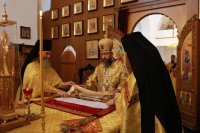 25-В день памяти святых Царственных мучеников архиепископ Амфилохий совершил Божественную Литургию в Андреевском кафедральном соборе
