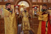 50-В день памяти святых Царственных мучеников архиепископ Амфилохий совершил Божественную Литургию в Андреевском кафедральном соборе