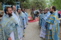 2-В десятую годовщину возобновления паломничества архиепископ Амфилохий возглавил служение Божественной Литургии на Святом ключе близ Семипалатинска
