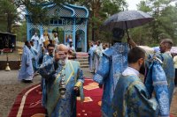 25-В десятую годовщину возобновления паломничества архиепископ Амфилохий возглавил служение Божественной Литургии на Святом ключе близ Семипалатинска