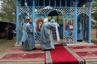 49-В десятую годовщину возобновления паломничества архиепископ Амфилохий возглавил служение Божественной Литургии на Святом ключе близ Семипалатинска