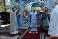 79-В десятую годовщину возобновления паломничества архиепископ Амфилохий возглавил служение Божественной Литургии на Святом ключе близ Семипалатинска
