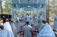 90-В десятую годовщину возобновления паломничества архиепископ Амфилохий возглавил служение Божественной Литургии на Святом ключе близ Семипалатинска