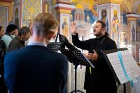 7-Управляющий Усть-Каменогорской и Семипалатинской епархии сослужил Главе Православной Церкви Казахстана за воскресной Литургией в Александро-Невском соборе Алма-Аты