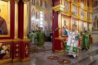 10-Управляющий Усть-Каменогорской и Семипалатинской епархии сослужил Главе Православной Церкви Казахстана за воскресной Литургией в Александро-Невском соборе Алма-Аты