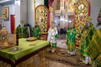 12-Управляющий Усть-Каменогорской и Семипалатинской епархии сослужил Главе Православной Церкви Казахстана за воскресной Литургией в Александро-Невском соборе Алма-Аты