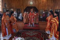 11-Божественная Литургия в Покровском храме Усть-Каменогорска в Светлый Понедельник