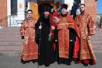 4-В Андреевском кафедральном соборе совершена Пасхальная вечерня
