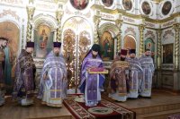 2-Епископ Амфилохий возглавил богослужения поминальной субботы в главном храме Семипалатинска