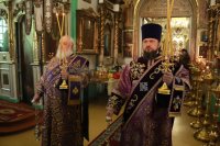 5-Епископ Амфилохий возглавил богослужения поминальной субботы в главном храме Семипалатинска