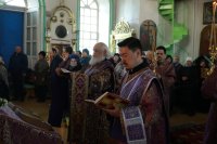 21-Епископ Амфилохий возглавил богослужения поминальной субботы в главном храме Семипалатинска