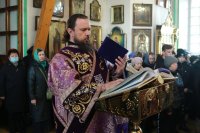 24-Епископ Амфилохий возглавил богослужения поминальной субботы в главном храме Семипалатинска