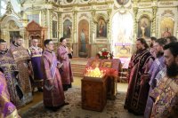 47-Епископ Амфилохий возглавил богослужения поминальной субботы в главном храме Семипалатинска