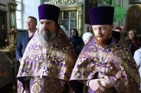 2-В день Воздвижения Креста Господня архиепископ Амфилохий совершил Божественную Литургию в соборе в честь Воскресения Христова