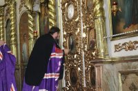 10-В день Воздвижения Креста Господня архиепископ Амфилохий совершил Божественную Литургию в соборе в честь Воскресения Христова